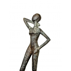 Rzeźba Figurka Kobieta stojąca